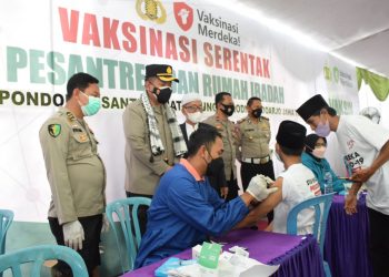 Ditinjau Presiden Jokowi Secara Virtual, Polresta Sidoarjo Vaksinasi 1.000 Santri dan Rumah Ibadah