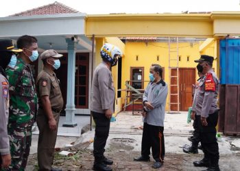 Kapolresta Sidoarjo Bantu Sembako Warga Korban Puting Beliung Wonoayu