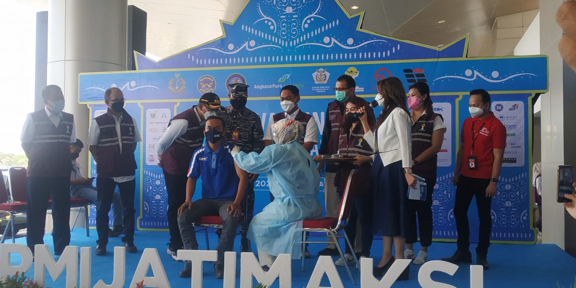 Gandeng JD.ID, HIPMI Jatim Gelar Vaksinasi 5 Ribu Dosis Masyarakat Dirgantara Juanda