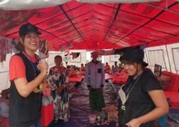 Rebecca Tamara dan Leo Consul Datangi Posko dan Hibur Pengungsi Semeru