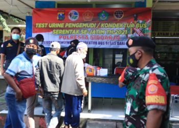 Jelang Nataru, Awak Bus Terminal Purabaya Jalani Tes Urine