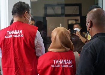 Kanwil DJP Jatim II Serahkan Dua Tersangka Penggelapan Pajak ke Kejari Sidoarjo