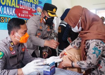 Kapolresta Sidoarjo Pantau Vaksinasi Anak SLB-B Dharma Wanita