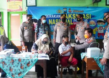 Kapolresta Sidoarjo Pantau Vaksinasi Siswa Siswi SDN Magersari