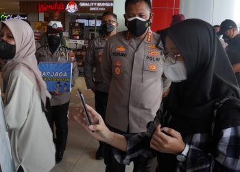 Libur Imlek, Polisi Sidoarjo Masifkan Himbauan Prokes dan Vaksin ke Pengunjung Mal