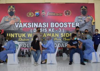 Polresta Sidoarjo Gelar Vaksinasi Booster untuk Wartawan