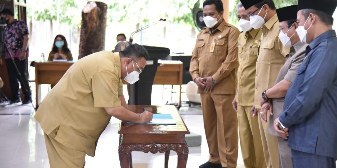 Teken Pakta Integritas Kepala OPD, Bupati Muhdlor: Kinerja Lambat Langsung Kita Evaluasi