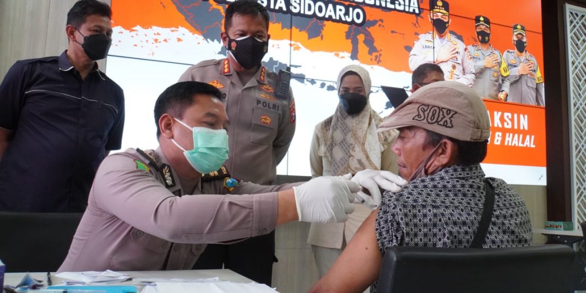 Polresta Sidoarjo Terus Masifkan Vaksinasi Booster Lansia