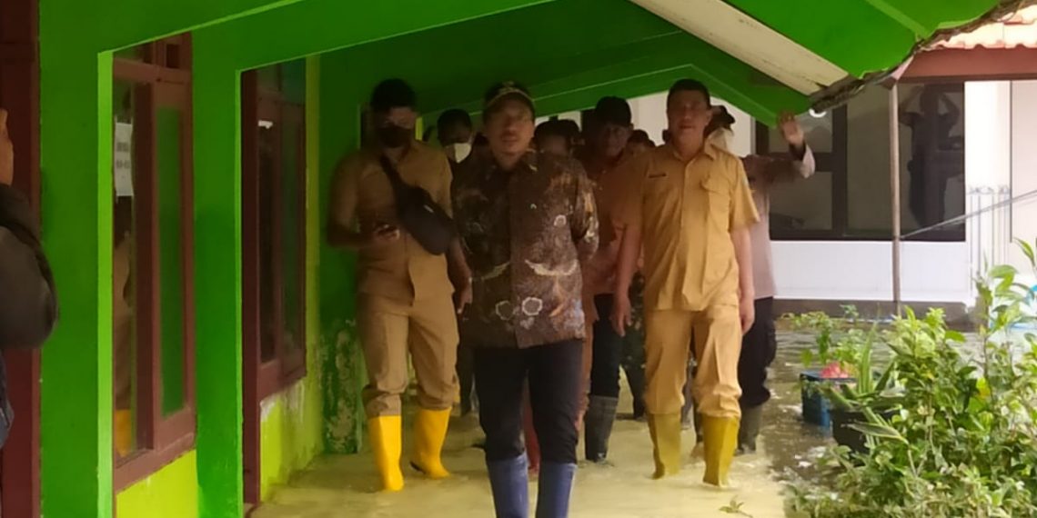 Bupati Gus Muhdlor Sidak Genangan Air di Tiga Desa Tanggulangin