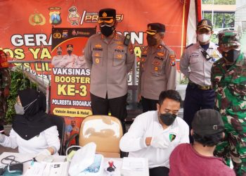 Polresta Sidoarjo Vaksinasi Booster Awak dan Penumpang Bus Terminal Purabaya Bungurasih