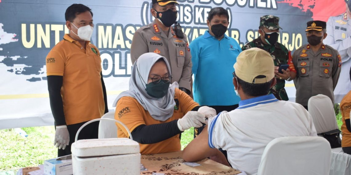 Libur Panjang, Polresta Sidoarjo Genjot Vaksinasi Booster di Perumahan