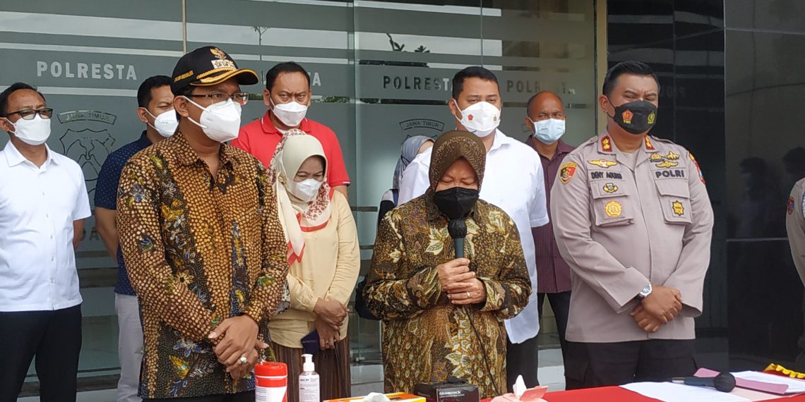 Mensos Risma Minta Polisi Hukum Berat Bapak Rantai dan Perkosa Anak Tiri Hingga Hamil