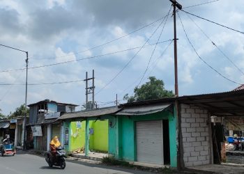 Proyek Flyover JPL-64 Krian, Warga Mulai Kosongkan dan Bongkar Bangunan