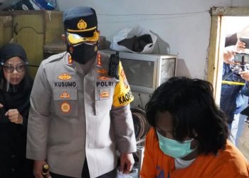 Polresta Sidoarjo Gerebek Rumah Produksi Miras Oplosan di Krembung