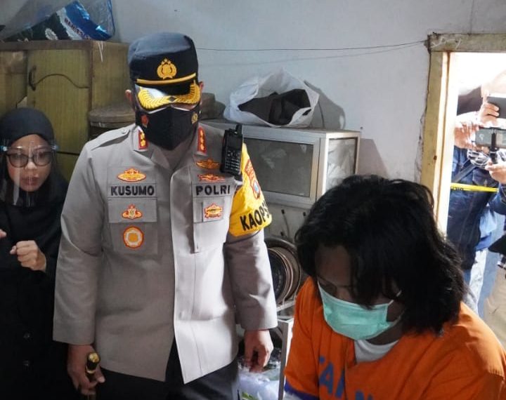 Polresta Sidoarjo Gerebek Rumah Produksi Miras Oplosan di Krembung