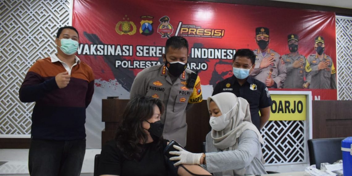 Kapolresta Sidoarjo Ikuti Zoom Meeting Vaksinasi Serentak Pimpinan Kabaintelkam Polri
