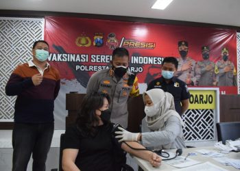 Kapolresta Sidoarjo Ikuti Zoom Meeting Vaksinasi Serentak Pimpinan Kabaintelkam Polri