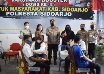 Kapolresta Sidoarjo Pantau Vaksinasi Booster Ribuan Buruh
