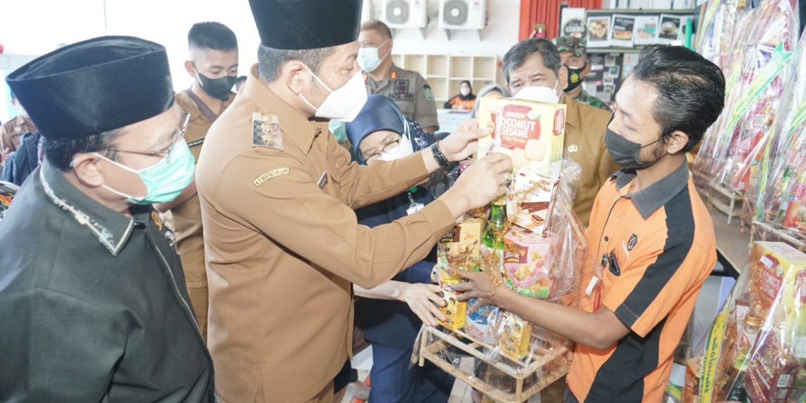 Jelang Idul Fitri, Wabup Subandi Sidak Mamin Empat Supermarket