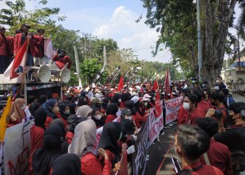 Ratusan Mahasiswa IMM Demo Tolak Pengeboran Gas di Sidoarjo