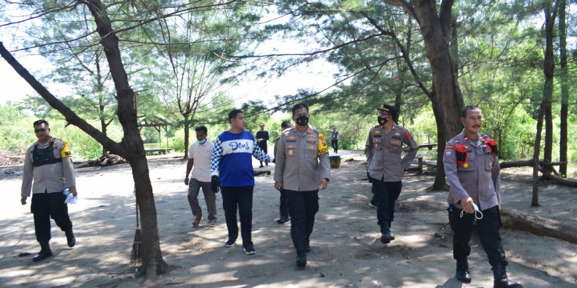Libur Lebaran, Kapolresta Sidoarjo Pantau Wisata Bahari Tlocor