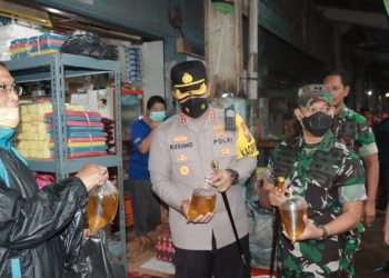 Kapolresta Sidoarjo dan Dandim 0816 Turun ke Pasar Cek HET Migor Curah