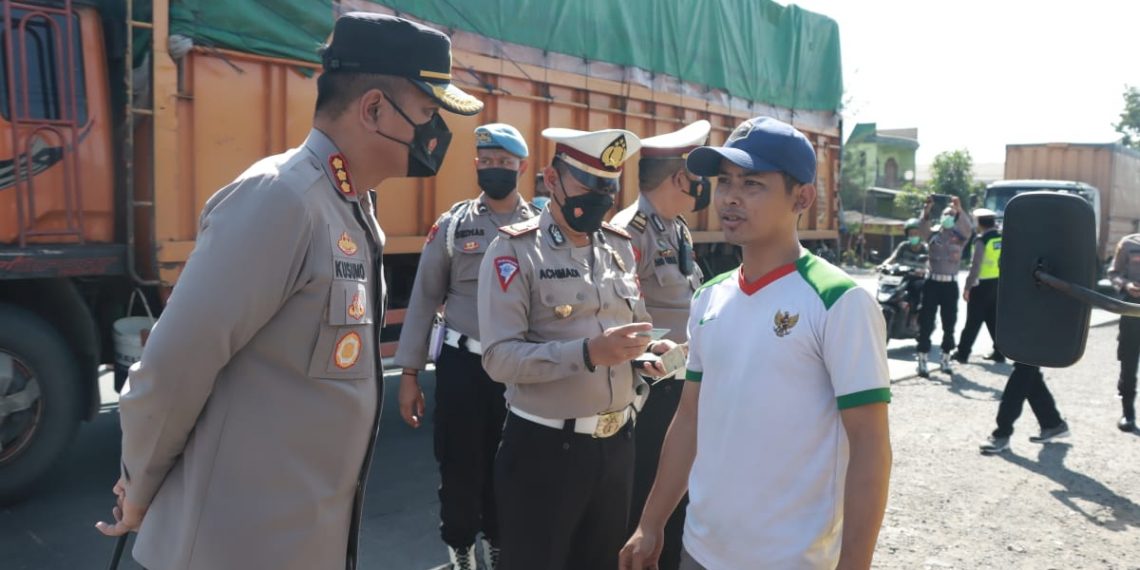 Cegah Penyebaran PMK, Polisi Gencarkan Penyekatan Hewan Ternak di Batas Kota Sidoarjo