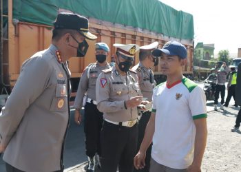Cegah Penyebaran PMK, Polisi Gencarkan Penyekatan Hewan Ternak di Batas Kota Sidoarjo