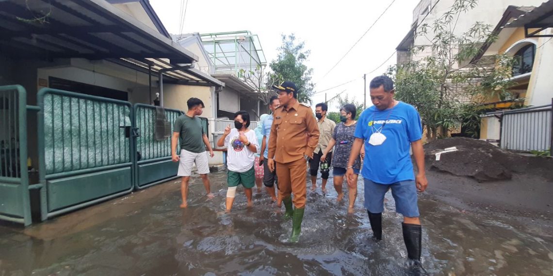 Wabup Subandi Gerak Cepat Tinjau Banjir di Kecamatan Waru