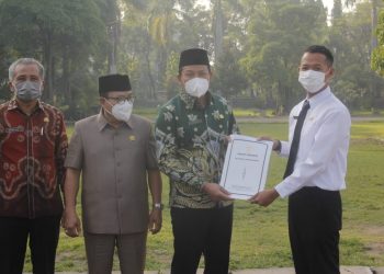 Wabup Subandi Serahkan SK PPPK Ratusan Guru Sidoarjo