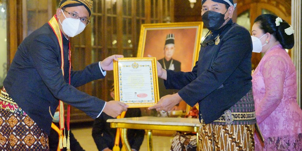 Bupati Sidoarjo Gus Muhdlor Dapat Gelar Kanjeng Raden Aryo Tumenggung