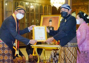 Bupati Sidoarjo Gus Muhdlor Dapat Gelar Kanjeng Raden Aryo Tumenggung