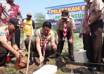 Wabup Sidoarjo Subandi Letakkan Batu Pertama Pembangunan Musholla Bumi Perkemahan Tanjek Wagir