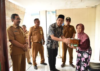 Warga Miskin Sidoarjo Terima Bantuan Makan Gratis dari Bupati Gus Muhdlor