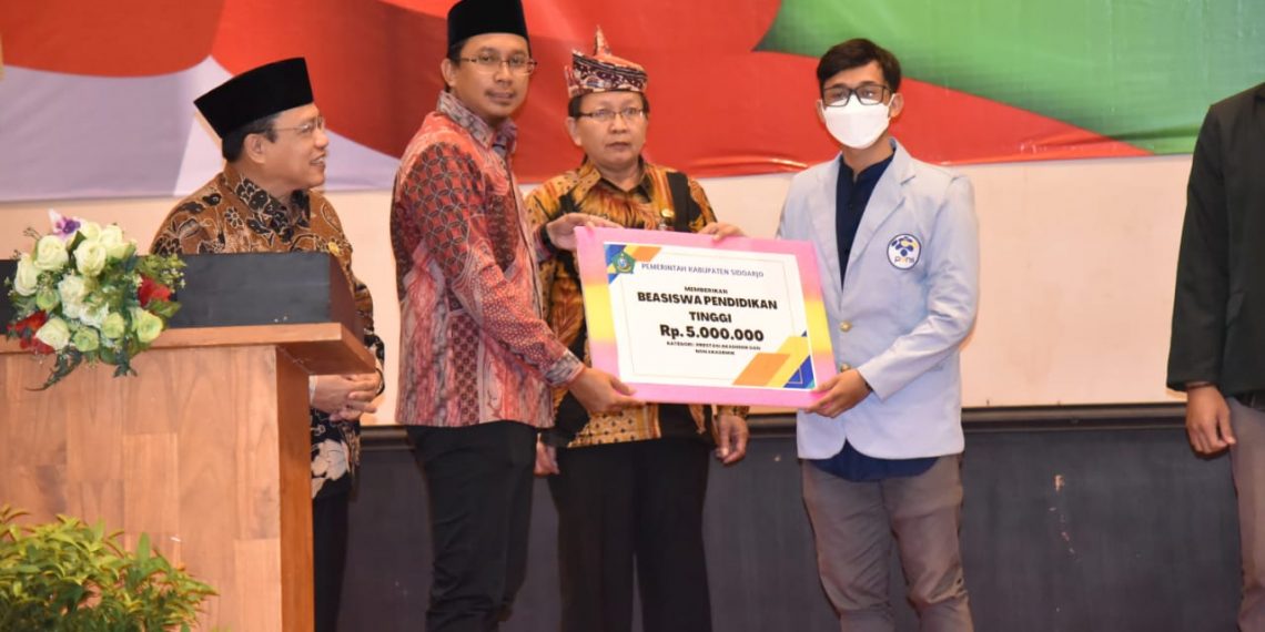 Bupati Sidoarjo Launching 10 Ribu Beasiswa Pendidikan