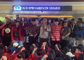 Ratusan Mahasiswa Sidoarjo Demo Tolak Kenaikan Harga BBM