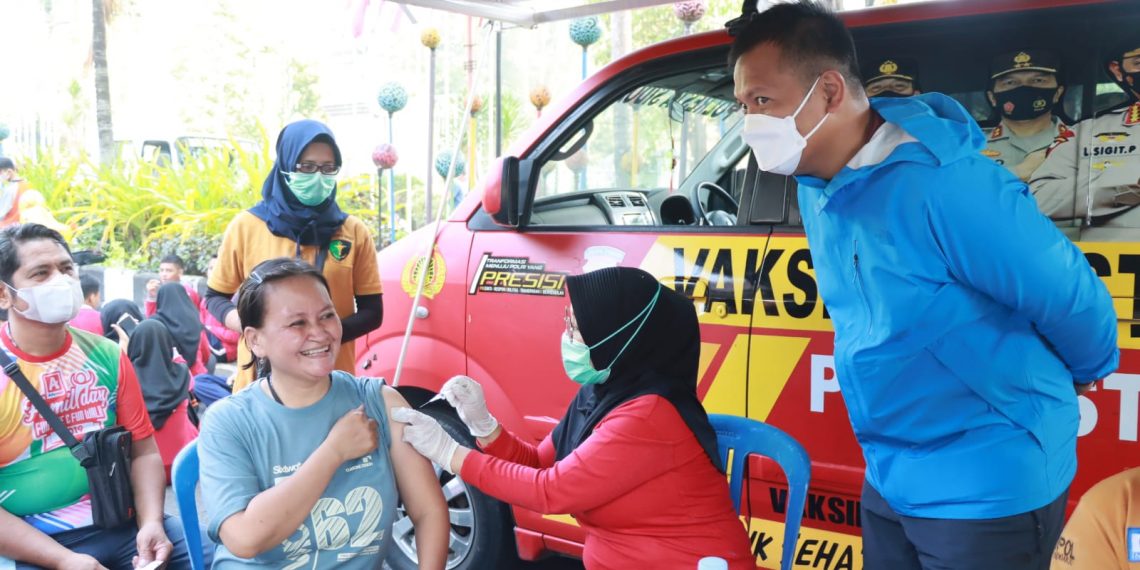 Kapolresta Sidoarjo Pantau Layanan Vaksinasi Booster di Tempat Publik