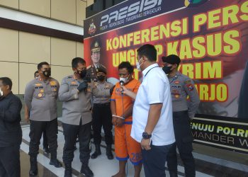 Kepergok Istri Nonton Film Porno, Suami Tega Bakar Istri dan Anak Tirinya