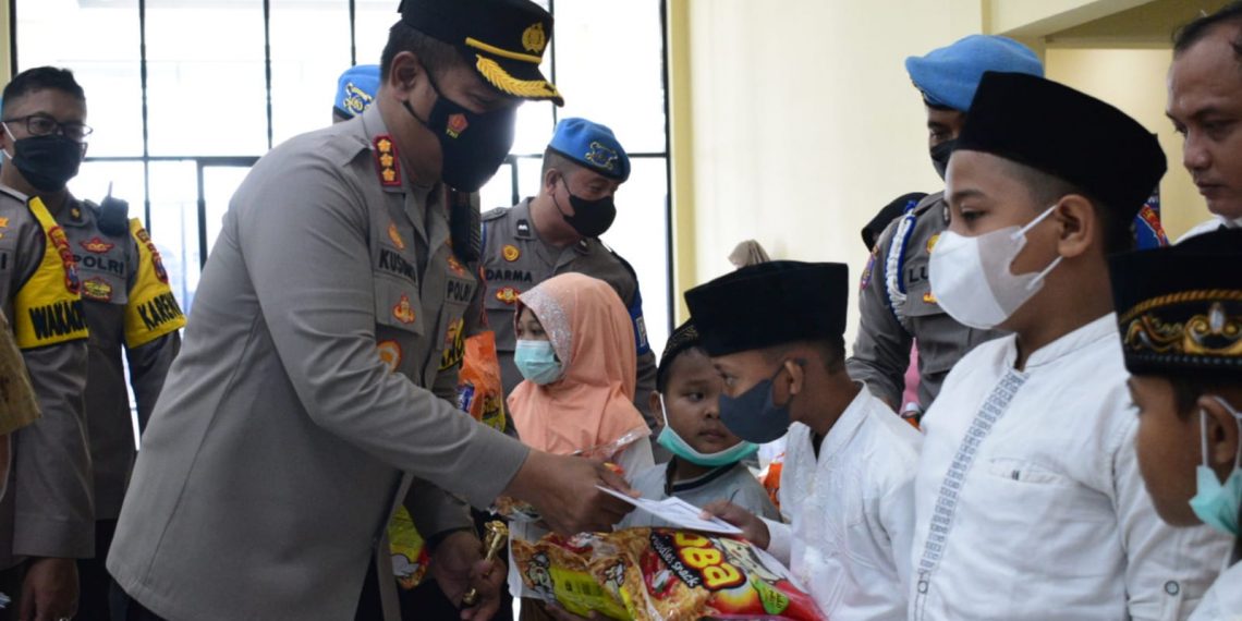 Peringati Maulid Nabi, Polresta Sidoarjo Gelar Khitan Gratis dan Santuni Anak Yatim