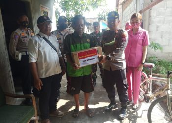 Kapolsek Tanggulangin Bantu Warga Terdampak Musibah Angin Puting Beliung