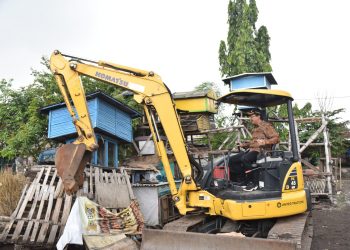 Pemkab Sidoarjo Mulai Relokasi Makam dan Masjid Desa Kedungrejo Waru