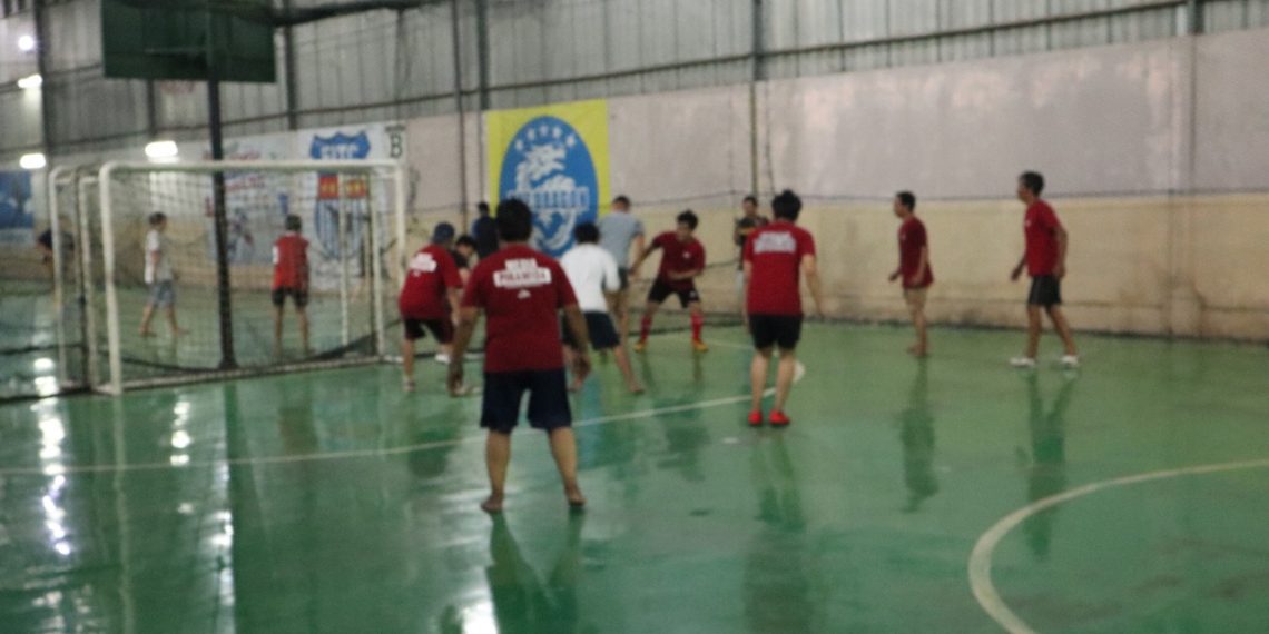 Wartawan Kalahkan Humas Polresta Sidoarjo, Tanding Futsal HUT Humas Polri Ke-71