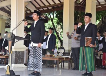 Upacara Hari Santri Nasional, Bupati Gus Muhdlor Sampaikan Santri Bisa Menjadi Apa Saja
