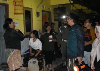 Gerak Cepat, Bupati Gus Muhdlor Kunjungi Korban Angin Puting Beliung Sidoarjo