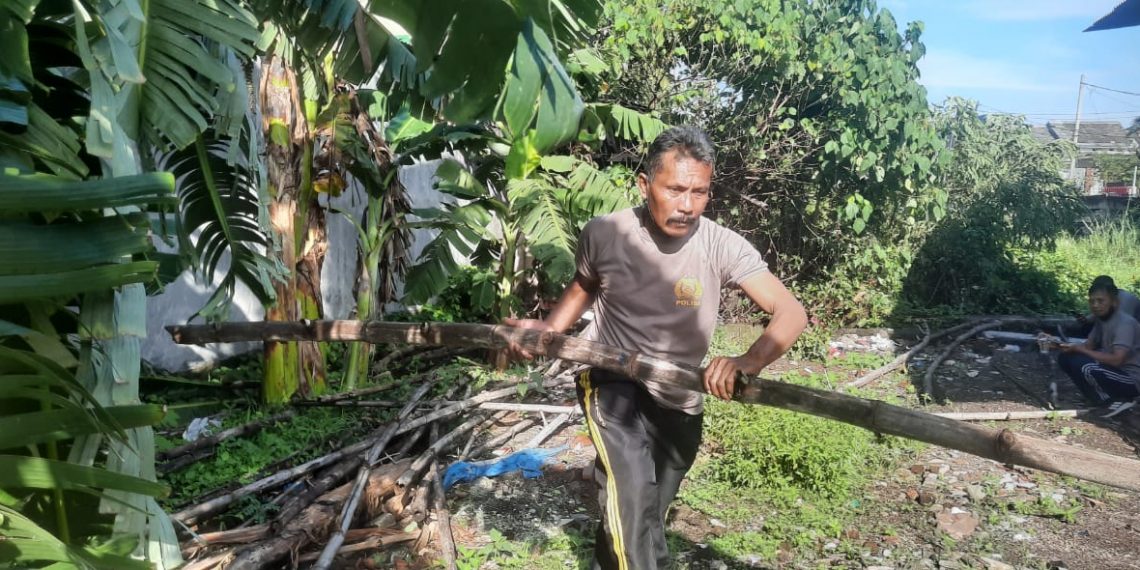Hari Ketiga Pasca Puting Beliung, Kerja Bakti di Desa Sidokepung Masih Berlangsung