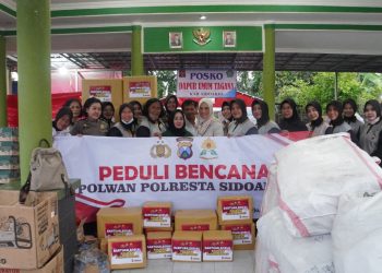 Polwan Polresta Sidoarjo Peduli Warga Terdampak Puting Beliung