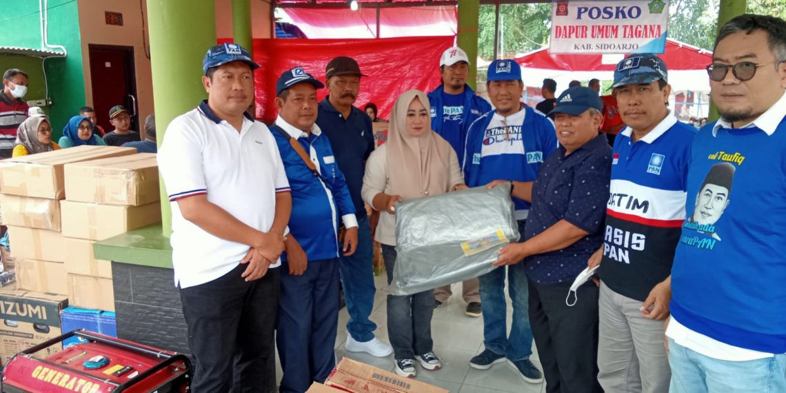 DPD PAN Sidoarjo Bantu Sembako dan Terpal Warga Korban Puting Beliung di Buduran