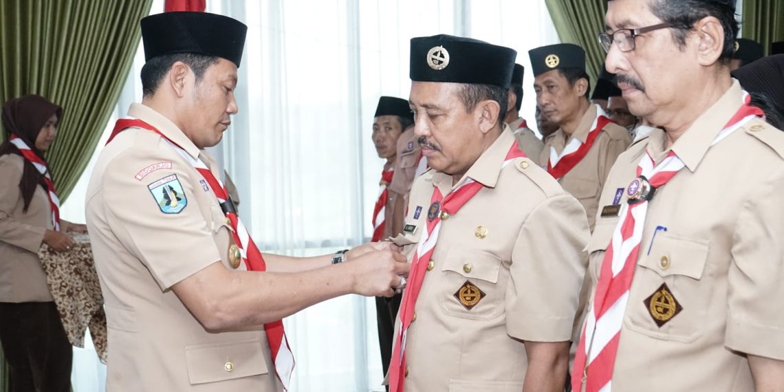 Kakak Subandi Lantik Pengurus  Kwartir Pramuka Ranting Sukodono