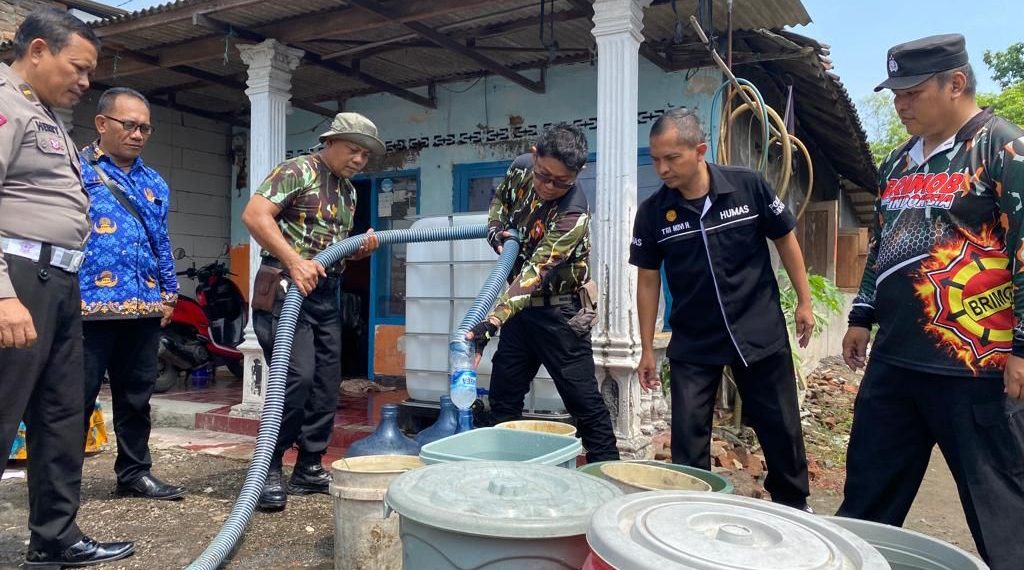 Polisi Sidoarjo Peduli Air Bersih Bagi Masyarakat
