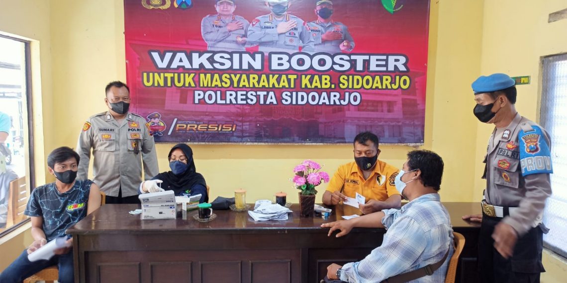 Polsek di Sidoarjo Masifkan Vaksinasi Booster